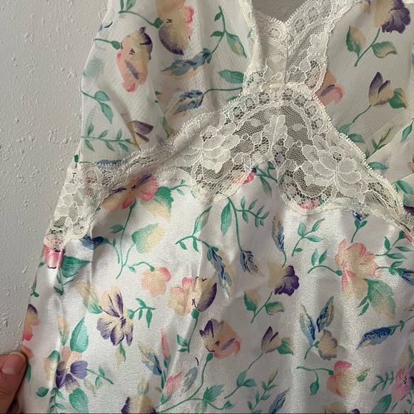 Victoria’s Secret Gold Label Floral Cream Slip Chemise Size Small - Picture 9 of 9